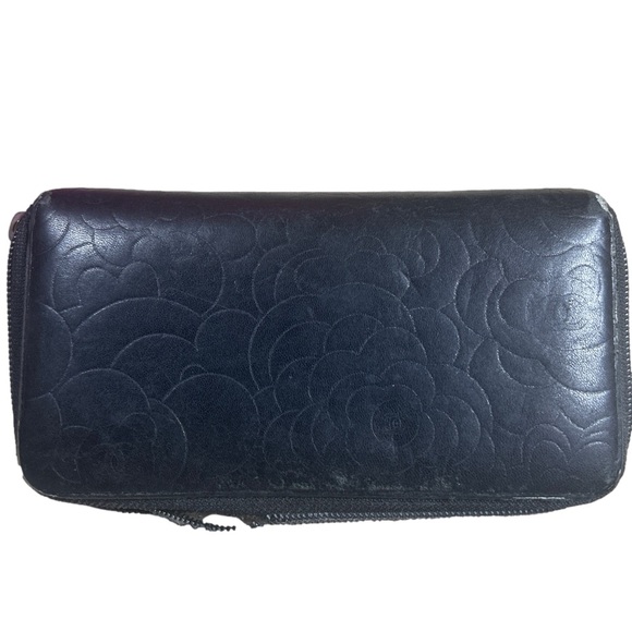 Chanel Camellia Wallet *Rehab* | Embossed Black  Lambskin Leather | Zipper - Picture 2 of 8
